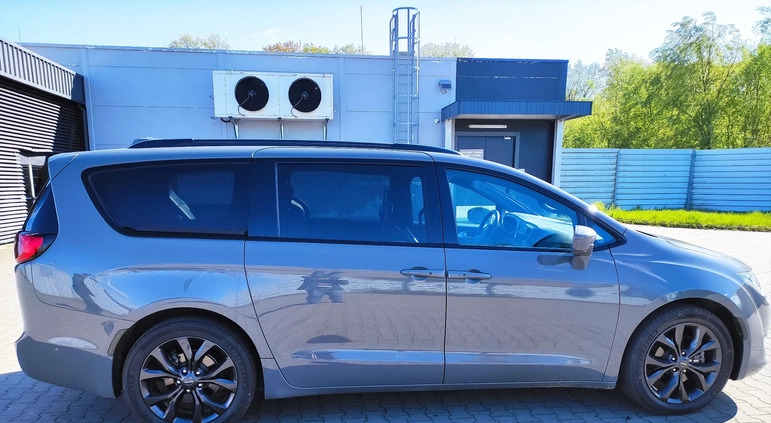 Chrysler Pacifica cena 137900 przebieg: 100000, rok produkcji 2020 z Koszalin małe 667